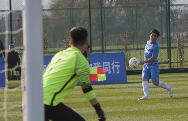 19 怎么了！怎么了！踢球就不能曼妙了？.jpg